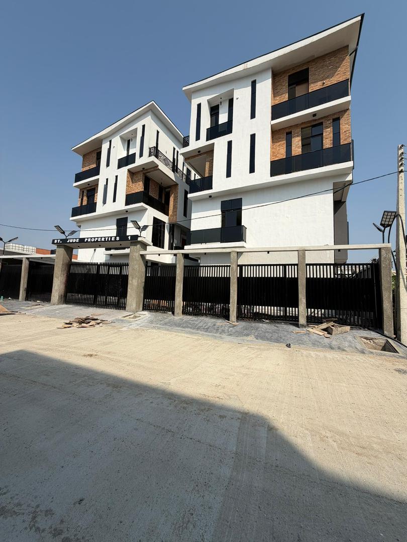 4BEDROOM TERRACE DUPLEX FOR SALE.