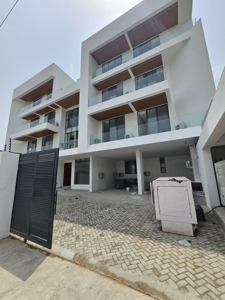 spacious-1-bedroom-apartment-for-sale-lekki-phase-1-lagos (3)