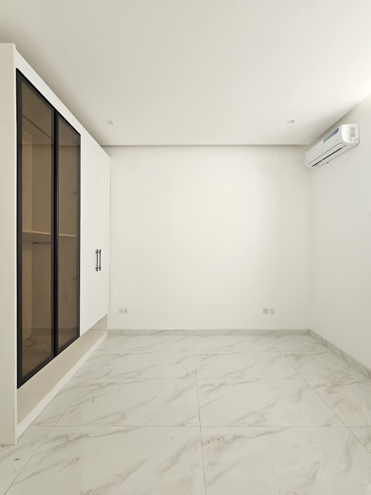 spacious-1-bedroom-apartment-for-sale-lekki-phase-1-lagos (5)