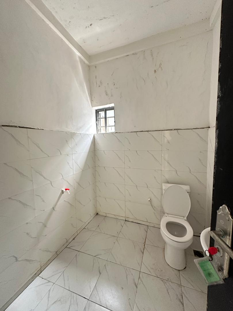 spacious-1-bedroom-apartment-for-sale-lekki-phase-1-lagos (6)