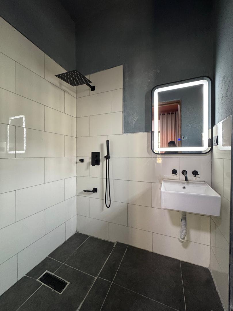spacious-3-bedroom-apartment-freedom-way-lekki-phase-1 (3)