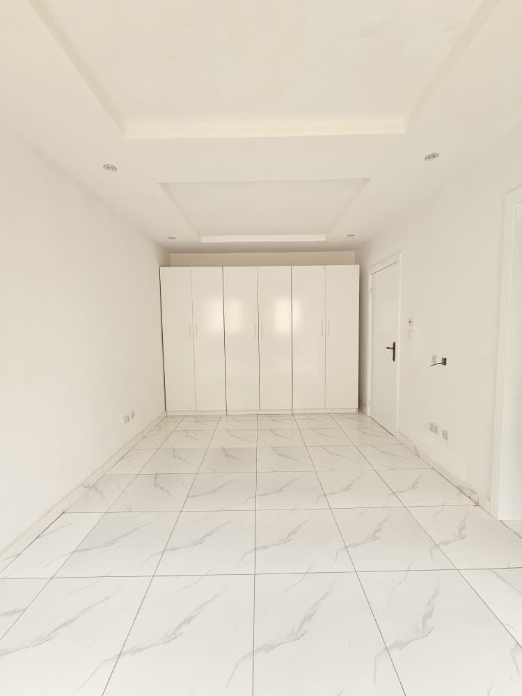well-built-3-bedroom-apartment-for-sale-lekki-phase-1-lagos (6)