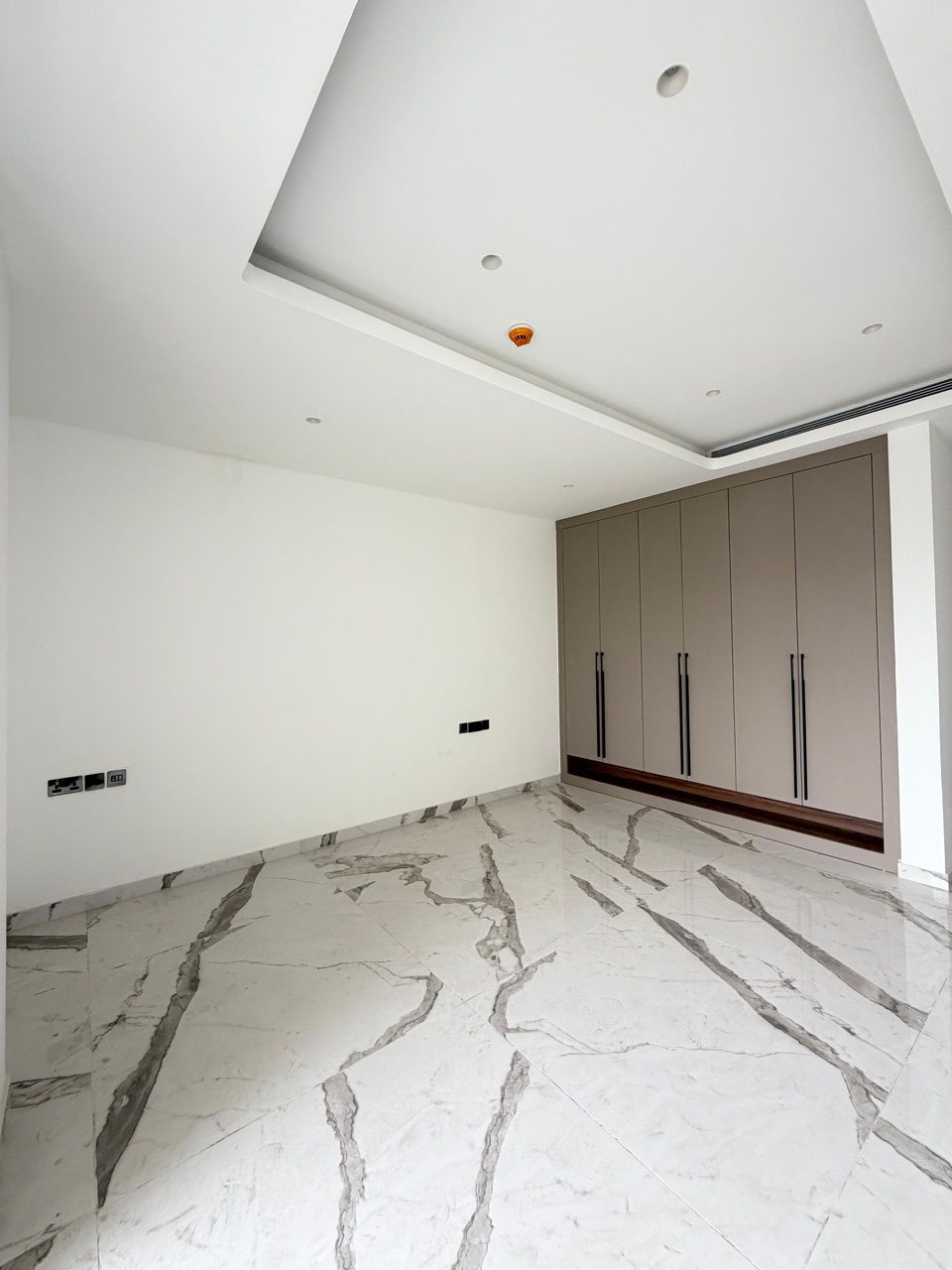 5-bedroom-duplex-for-sale-banana-island-ikoyi-lagos (1)