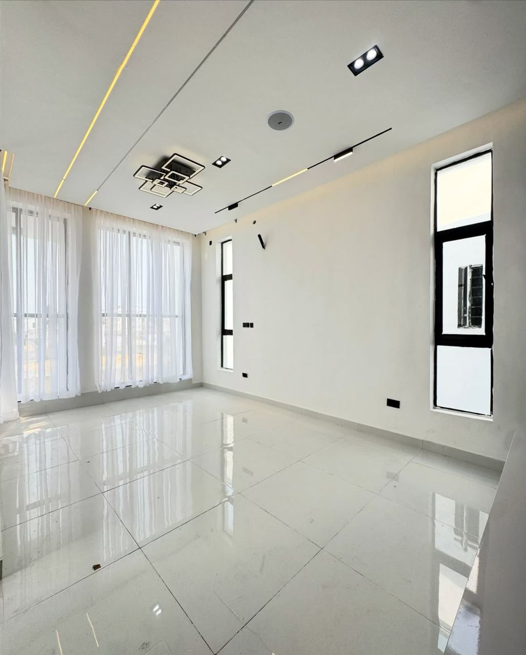 sale-5-bedroom-house-ikota-lekki-rooftop (3)