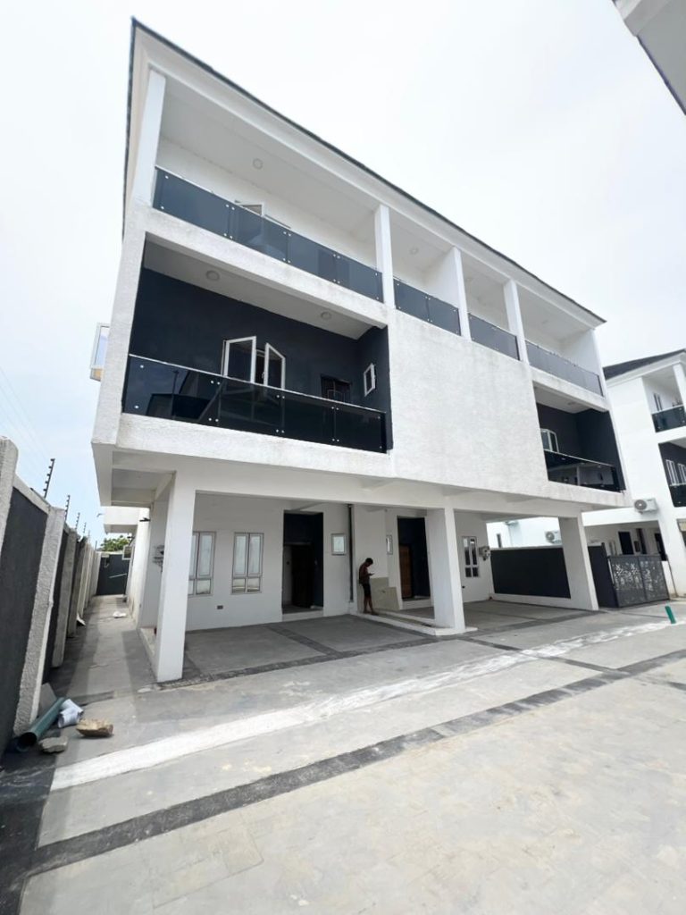 massive-6-bedroom-semi-detached-duplex-for-sale in Orchid