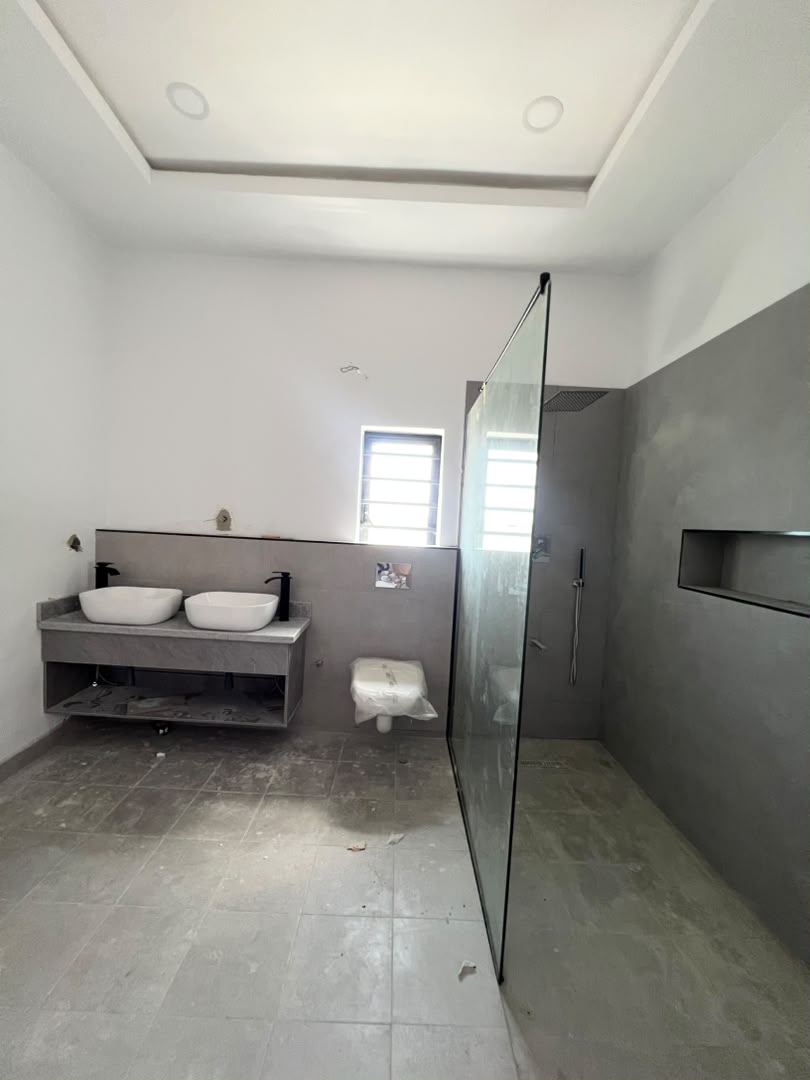 4 Bedroom Terrace Duplex for Sale in Lekki Phase 1, Lagos (23)