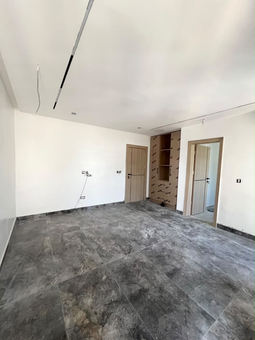 4 Bedroom Terrace Duplex for Sale in Lekki Phase 1, Lagos (30)
