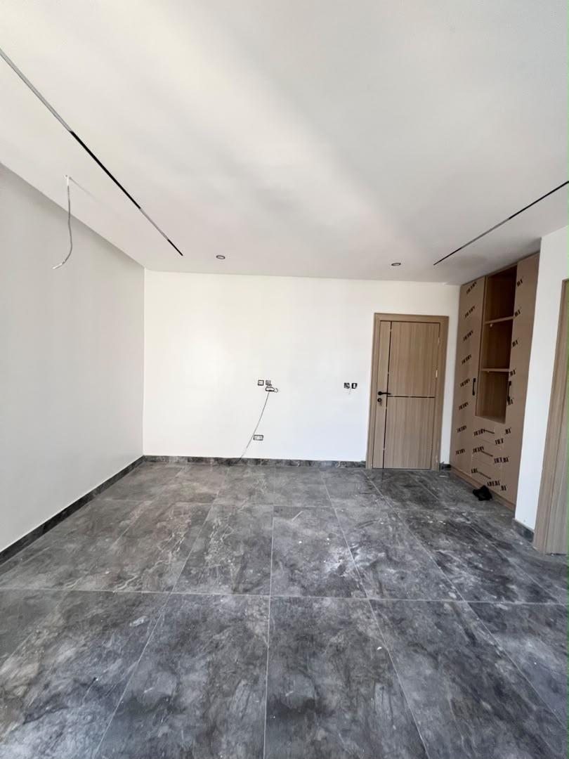 4 Bedroom Terrace Duplex for Sale in Lekki Phase 1, Lagos (31)