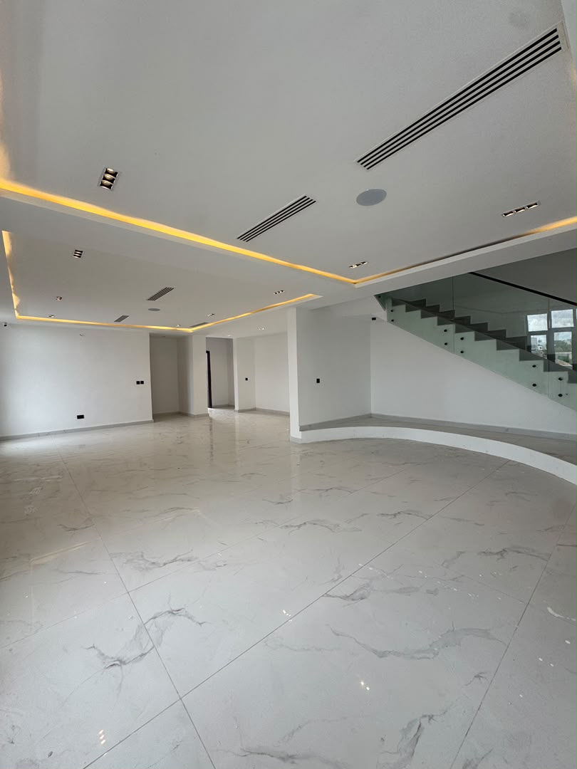 5-bedroom duplex with a pool Next (4)