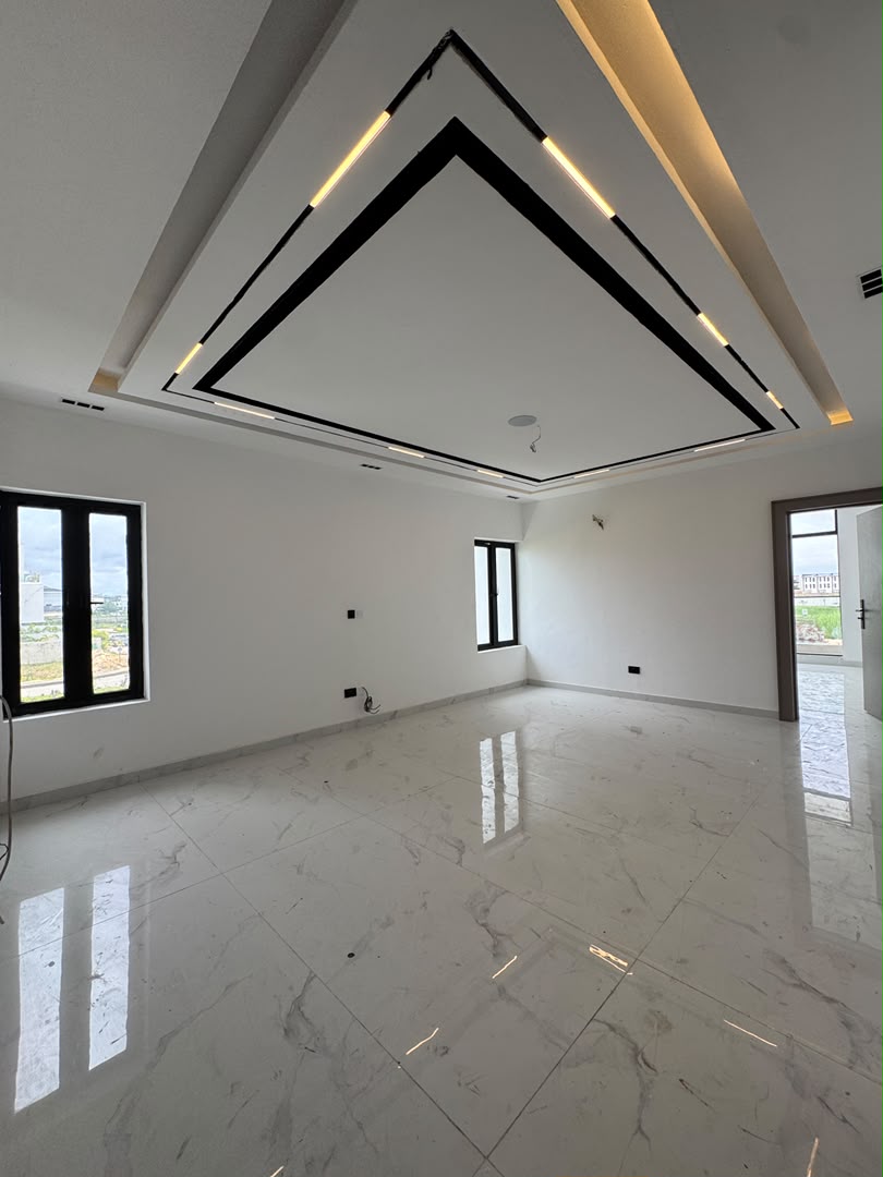 5-bedroom duplex with a pool Next (7)