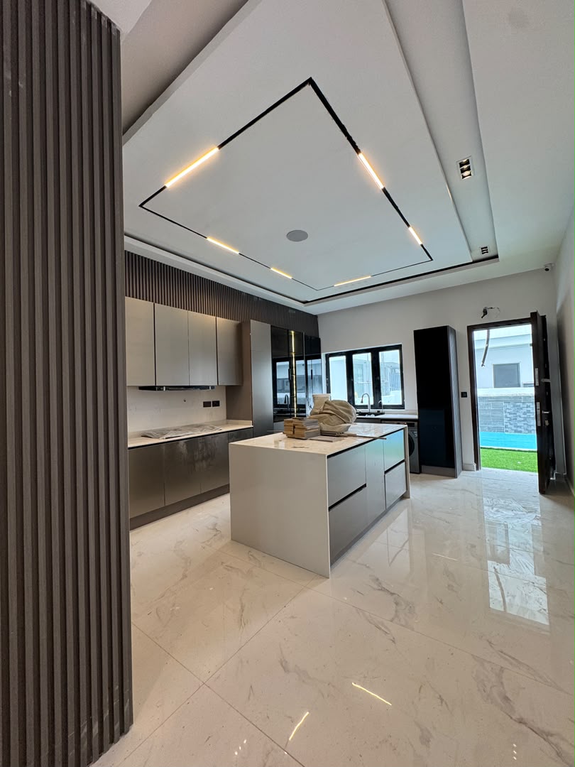5-bedroom duplex with a pool Next (9)