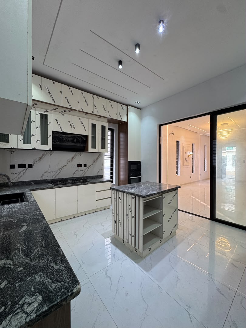 5-bedroom-property-ikota-lekki-lagos-1 (11)