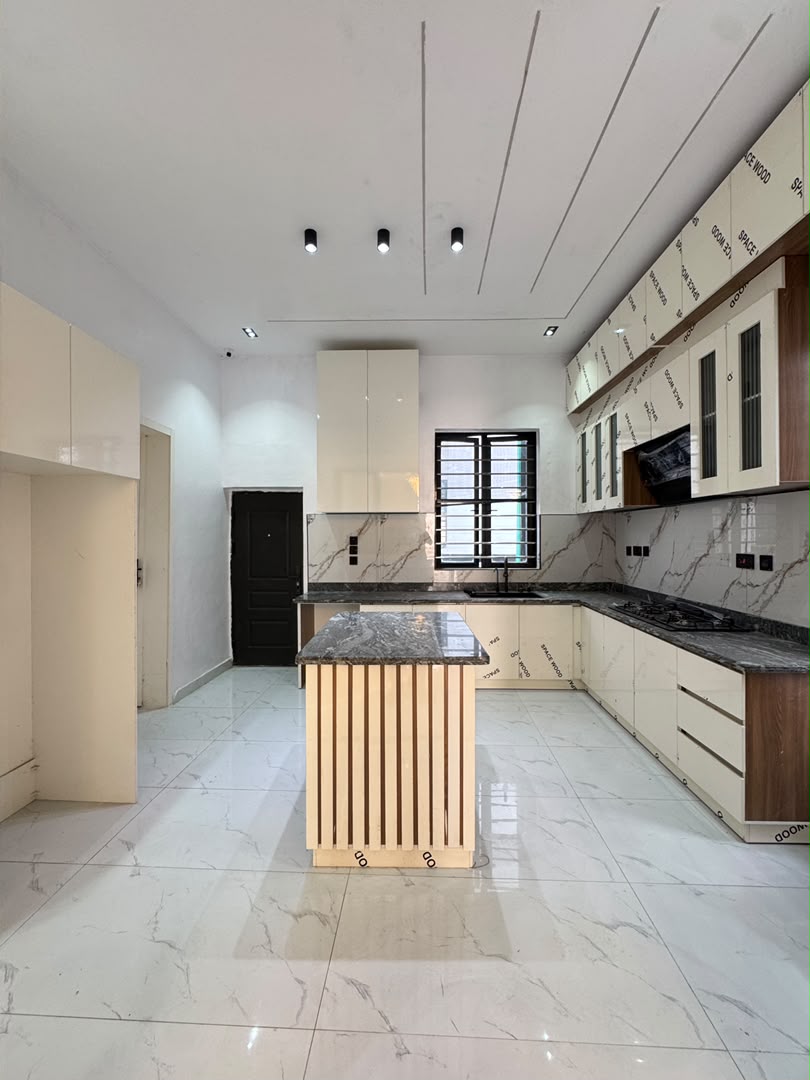 5-bedroom-property-ikota-lekki-lagos-1 (12)